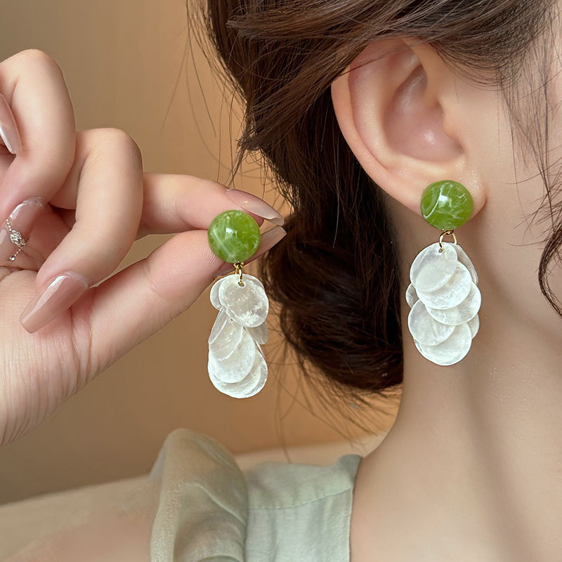 고품질 클립온 귀걸이 아보카도 그린 쉘 라운드 태슬 보 - Tassel Earrings Boho 리뷰 및 가격