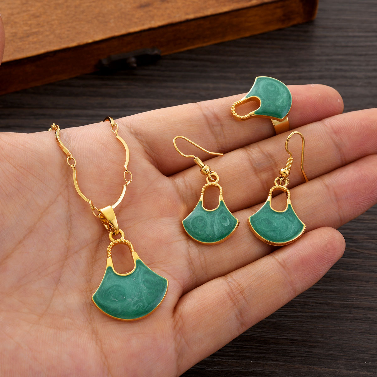 여자를위한 패션 PNG 골드 컬러 쥬얼리 세트 여자 목 - Women Accessories India 리뷰 및 가격