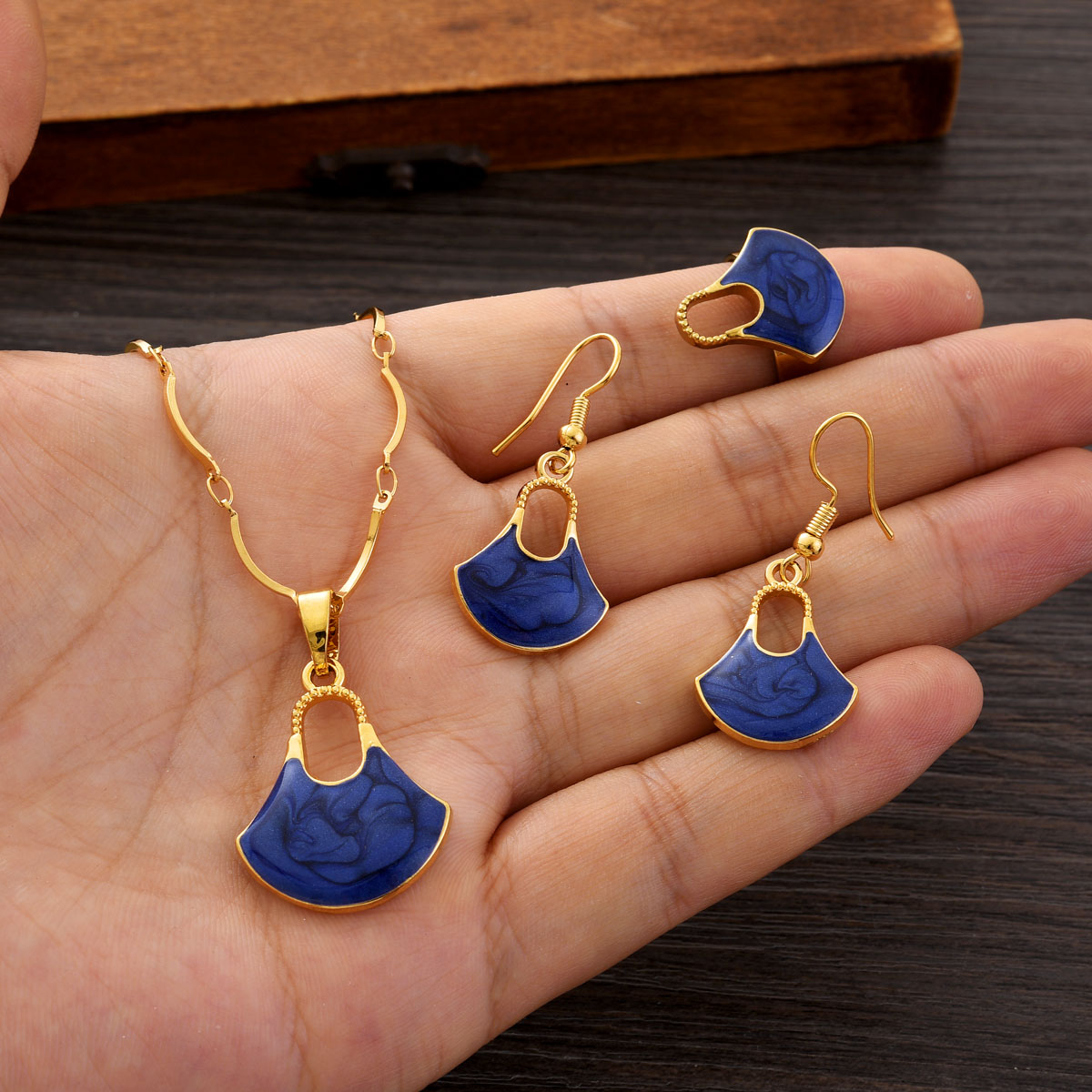 여자를위한 패션 PNG 골드 컬러 쥬얼리 세트 여자 목 - Women Accessories India 리뷰 및 가격